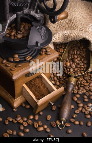 Dark ancora vita con caffè Foto Stock