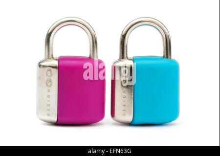 2 con codice colore valigia serrature lucchetto Foto Stock