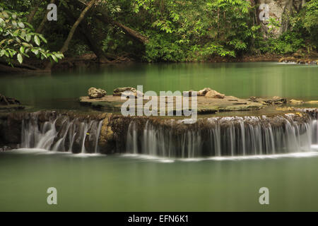 Le cascate di Thanbok Khoranee national park, Krabi, Thailandia Foto Stock