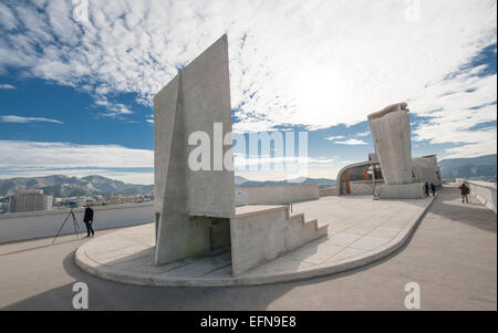 Roof garden con sculture di Le Corbusier "Cité Radieuse', Marsiglia Provenza Foto Stock