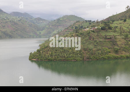 La riva del lago Kivu nei pressi di Kibuye, Ruanda Foto Stock