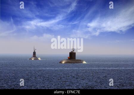 Giovane russo di sottomarini d'attacco navigando in acque aperte Foto Stock