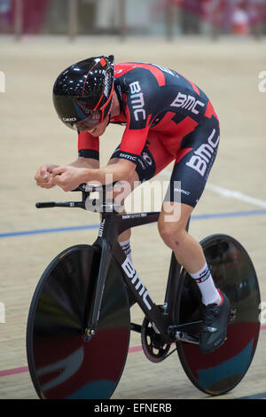 Grenchen, Svizzera. Il giorno 08 Febbraio, 2015. UCI Record mondiale dell'ora tentare il Rohan Dennis - BMC Racing Team Credit: Guy Swarbrick/trackcycling.net/Alamy Live News Foto Stock