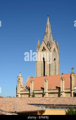 Chiesa Guglia dell'c13th Saint Jean de Malte chiesa parte dell'adiacente Museo Granet di Aix en Provence Francia Foto Stock