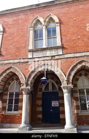 Lampada al Royal Gibilterra Polizia, stazione centrale di polizia nella città irlandese. British territorio d oltremare. Regno Unito. Foto Stock