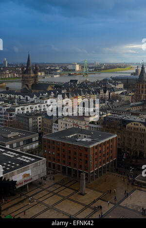 Panorama di colonia con il fiume Reno dalla Cattedrale di Colonia, Germania Foto Stock