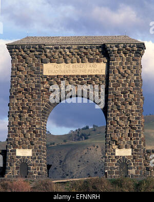 Roosevelt Arch Roosevelt Arch come si vede quando si immette il Parco Nazionale di Yellowstone; Jim Peaco; Maggio 2003 Foto Stock