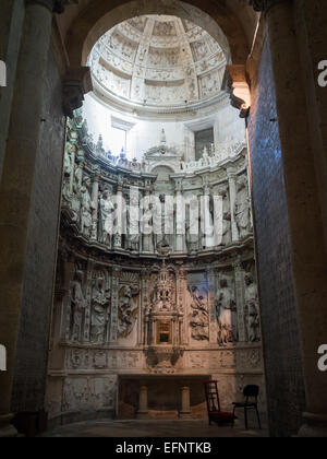 Interno di Coimbra vecchia cattedrale Foto Stock