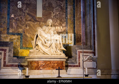 Interno della Basilica di San Pietro, il Vaticano, Roma, Italia Foto Stock