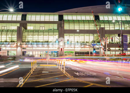 Il San Diego Convention Center building di notte. San Diego, California, Stati Uniti. Foto Stock