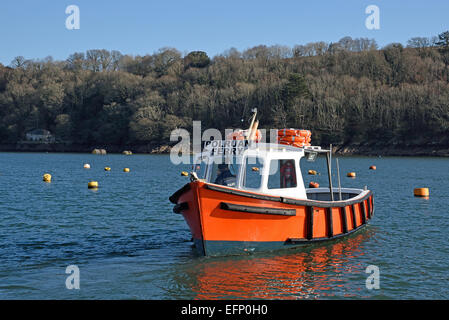 Il Traghetto Polruan, un passeggero e bicicletta ferry operante tra Polruan e Fowey, Cornwall, Regno Unito. Visto qui da Fowey. Foto Stock