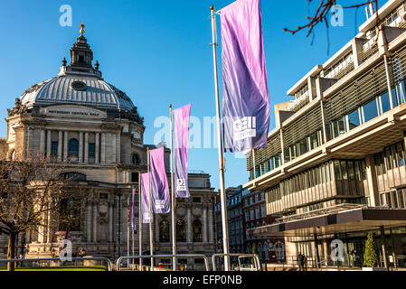 Il Methodist Central Hall Westminster e il Queen Elizabeth II Conference Centre, Westminster, London Foto Stock