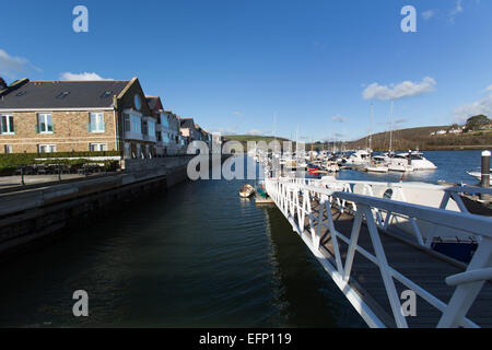 Città di Dartmouth, Inghilterra. Una vista pittoresca del Dartmouth Dart Marina e Porto sul fiume Dart. Foto Stock