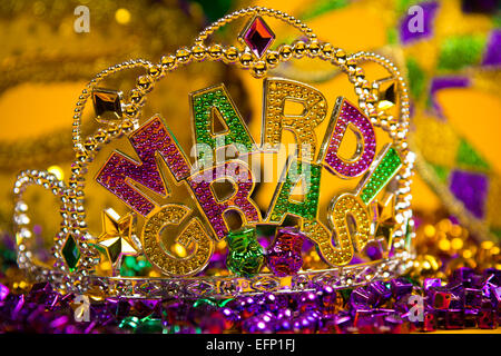 Coloratissimo Mardi Gras decorazione a corona Foto Stock