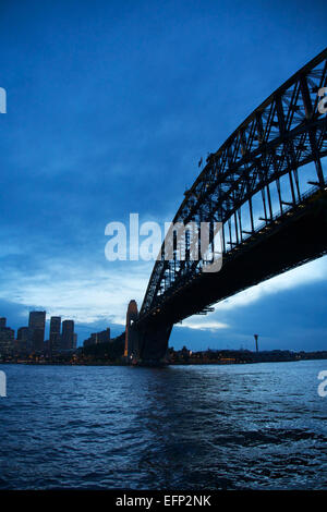 Il Sydney Harbour Bridge di notte Foto Stock