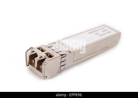 Ottico sfp gigabit module per switch di rete isolato su sfondo bianco Foto Stock