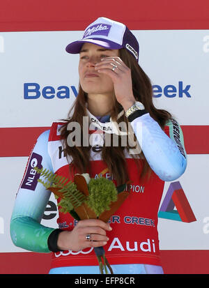 Beaver Creek, Colorado, Stati Uniti d'America. Il giorno 08 Febbraio, 2015. Medaglia d'oro Tina Maze di Slovenia celebra durante la cerimonia dei fiori dopo aver vinto il Ladies In Discesa a sci alpino Campionati del Mondo di Vail - Beaver Creek, Colorado, Stati Uniti d'America, 06 febbraio 2015. Foto: Stephan Jansen/dp/Alamy Live News Foto Stock