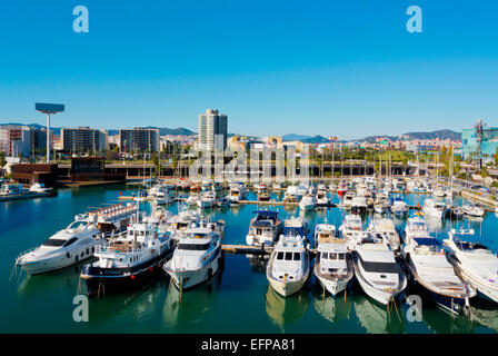 Forum di Marina, porto per imbarcazioni private e yacht, Parc de la tribuna, Sant Marti district, Barcellona, Spagna Foto Stock