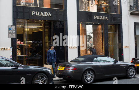 Prada shop Bond Street posh auto al di fuori del costoso Foto Stock