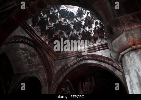 Interno della Cappella Katoghike (1215), il Monastero di Geghard, Geghardavank, provincia di Kotayk, Armenia Foto Stock