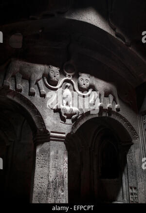 Interno della Cappella Katoghike (1215), il Monastero di Geghard, Geghardavank, provincia di Kotayk, Armenia Foto Stock