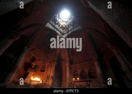 Interno della Cappella Katoghike (1215), il Monastero di Geghard, Geghardavank, provincia di Kotayk, Armenia Foto Stock