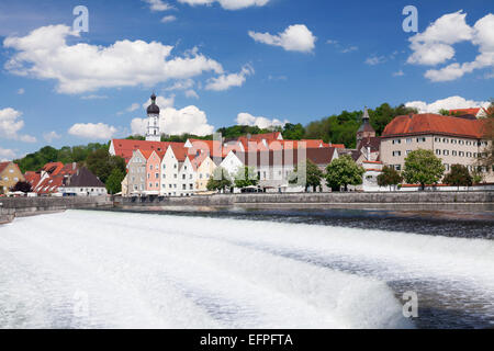 Lechwehr weir, fiume Lech, la città vecchia di Landsberg am Lech, Baviera, Germania, Europa Foto Stock