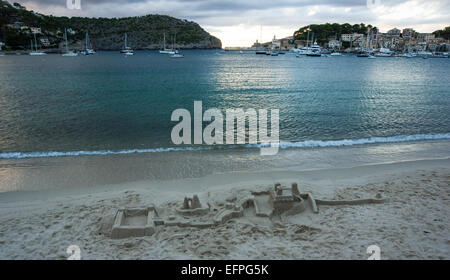 Port de Soller è una base popolare per le escursioni nelle montagne Tramuntana Foto Stock