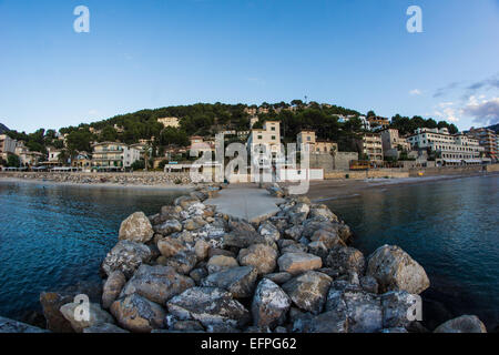 Port de Soller è una base popolare per le escursioni nelle montagne Tramuntana Foto Stock