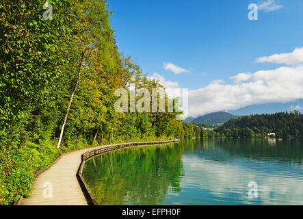 Il lago di Bled (Blejsko jezero), di Bled e sulle Alpi Giulie, Slovenia, Europa Foto Stock