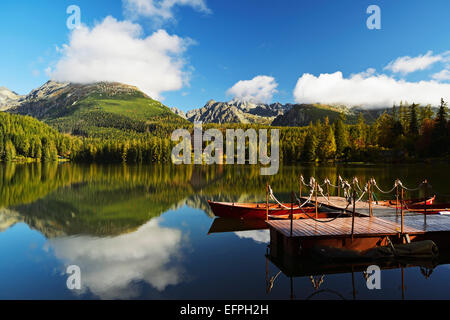 Il villaggio di Strbske Pleso, Alti Tatra (Vysoke Tatry), Slovacchia, Europa Foto Stock