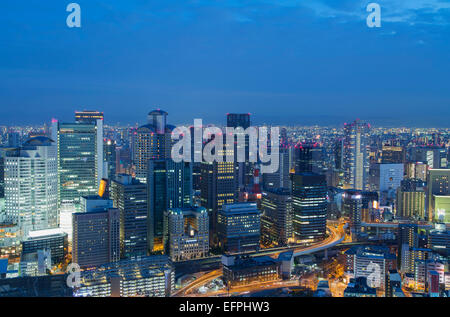 Vista dei grattacieli di Kita al crepuscolo, Osaka Kansai, Giappone, Asia Foto Stock