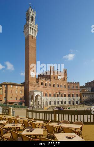 Piazza del Campo, Palazzo Pubblico e la Torre del Mangia, Siena, Sito Patrimonio Mondiale dell'UNESCO, Toscana, Italia, Europa Foto Stock