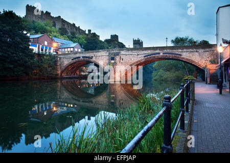 Framwellgate ponte sopra il fiume indossare al crepuscolo, Durham, County Durham, England, Regno Unito, Europa Foto Stock