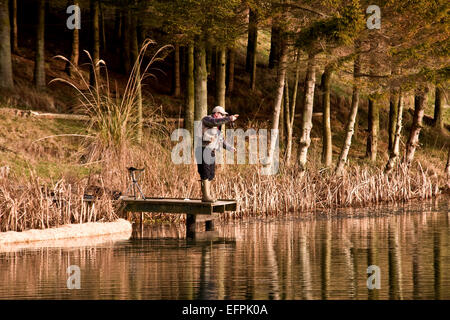 Pesca alla trota a Forbes di Kingennie in traghetto di Broughty vicino a Dundee, Scotland, Regno Unito Foto Stock