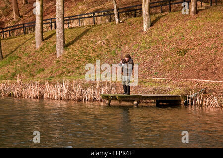 Pesca alla trota a Forbes di Kingennie in traghetto di Broughty vicino a Dundee, Scotland, Regno Unito Foto Stock