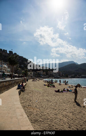 Port de Soller è una base popolare per le escursioni nelle montagne Tramuntana Foto Stock