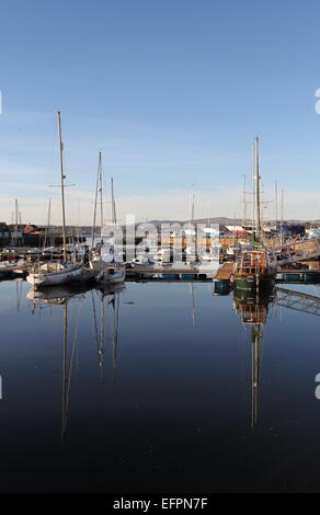 Barche nel porto di Tayport Fife Scozia Febbraio 2015 Foto Stock