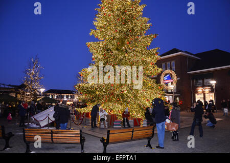 Shopping di Natale a McArthur Glen DOC, Roermond Paesi Bassi Foto Stock