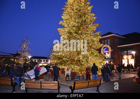 Shopping di Natale a McArthur Glen DOC, Roermond Paesi Bassi Foto Stock