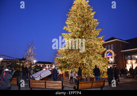 Shopping di Natale a McArthur Glen DOC, Roermond Paesi Bassi Foto Stock