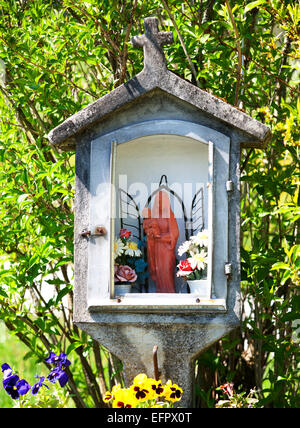 Santuario con la statua di Maria, Mondsee, Salzkammergut, Austria superiore, Austria Foto Stock