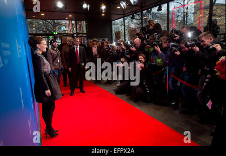 Noi attrice Natalie Portman arriva per un panel di discussione sul documentario il settimo fuoco durante il sessantacinquesimo International Festival del Cinema di Berlino, Berlinale, a Berlinalepalast a Berlino, Germania, il 07 febbraio 2015. Portman è uno dei produttori esecutivi del documentario. La Berlinale corre dal 05 febbraio al 15 febbraio 2015. Foto: Kay Nietfeld/dpa Foto Stock