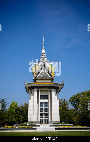 Killing Fields memorial stupa, Choeung Ek Memorial, Phnom Penh Cambogia. Foto Stock