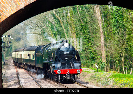 Restaurato recentemente ex-SR loco No.30777 'Sir Lamiel' arrivando a vescovi Lydeard stazione sul West Somerset Railway. Foto Stock