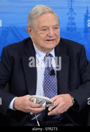 Monaco di Baviera, Germania. 7 febbraio, 2015. Investitore George Soros assiste la cinquantunesima in occasione della conferenza di Monaco sulla sicurezza a Monaco di Baviera, Germania, il 7 febbraio 2015. Foto: Andreas Gebert/dpa/Alamy Live News Foto Stock