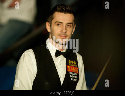 Berlino, Germania. Il giorno 08 Febbraio, 2015. Mark Selby (L-R, GBR) si affaccia su durante la finale di Snooker tedesco Masters 2015 a Berlino, Germania, 08 febbraio 2015. Foto: Oliver Mehlis/zb - nessun filo SERVICE - © dpa/Alamy Live News Foto Stock