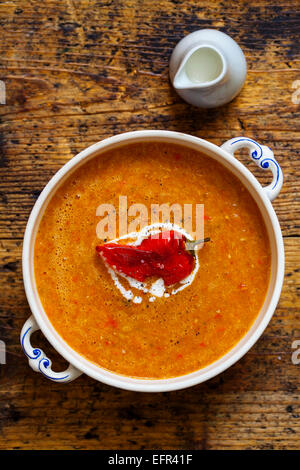 Arrosto di pepe e minestra di pomodoro Foto Stock