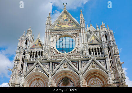 Duomo di Siena facciata ovest. Foto Stock
