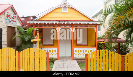 Simpatico, colorato stile vittoriano coffee shop e galleria sull'isola caraibica di Tortola. British Virgin island, Foto Stock